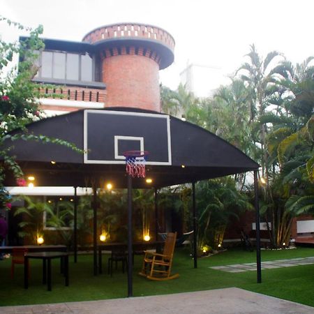 Hotel Brick Castle Chennai Zewnętrze zdjęcie
