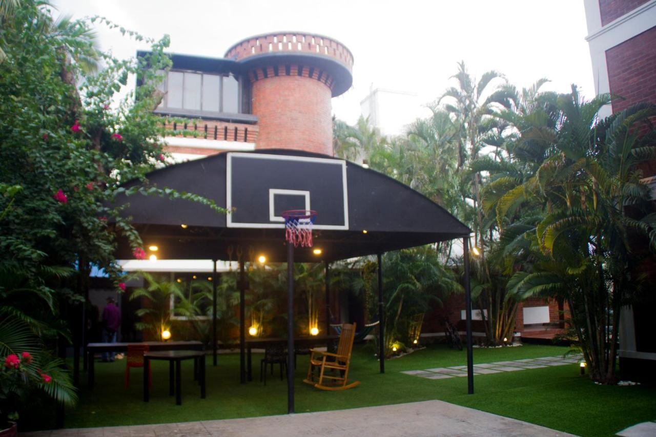 Hotel Brick Castle Chennai Zewnętrze zdjęcie