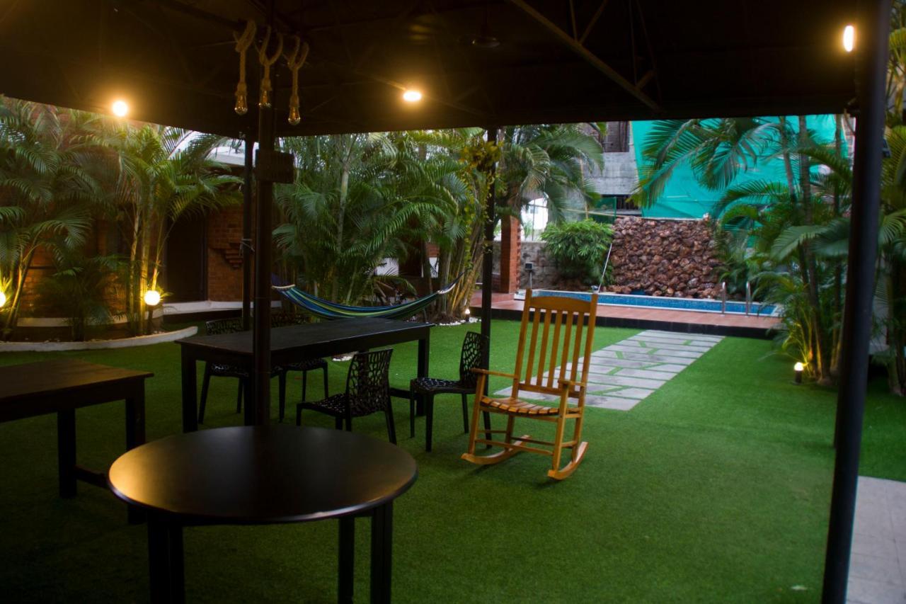 Hotel Brick Castle Chennai Zewnętrze zdjęcie