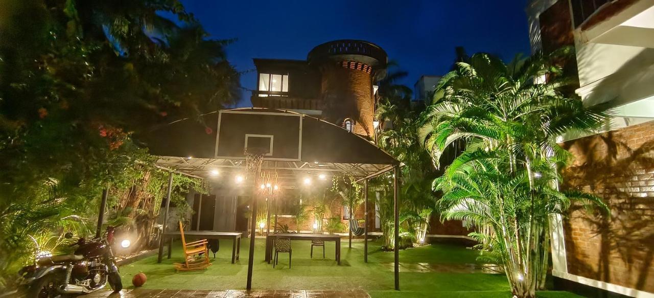 Hotel Brick Castle Chennai Zewnętrze zdjęcie