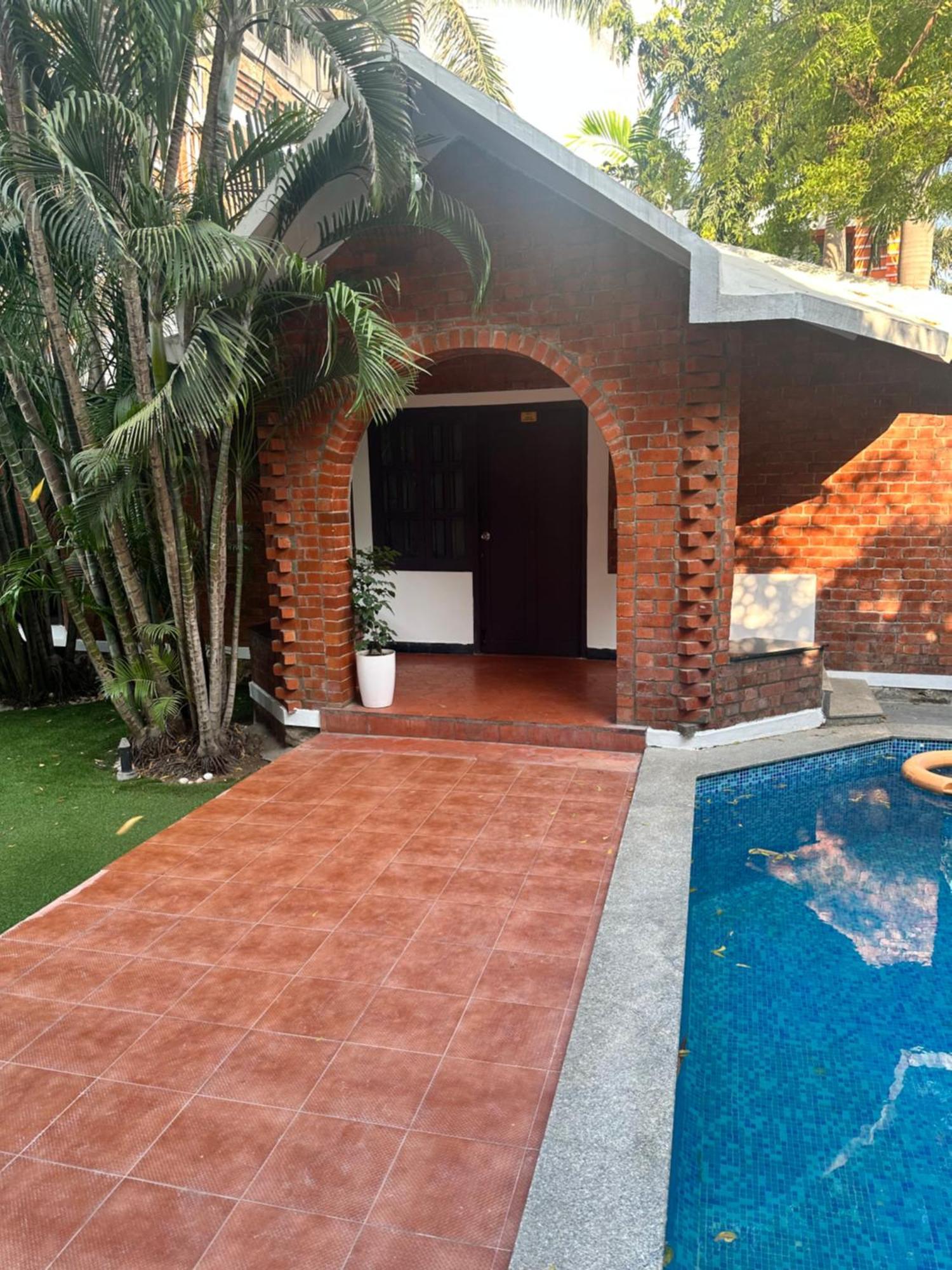 Hotel Brick Castle Chennai Zewnętrze zdjęcie