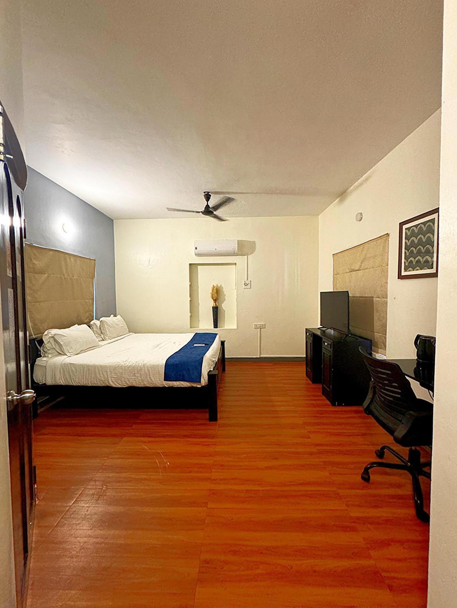 Hotel Brick Castle Chennai Zewnętrze zdjęcie
