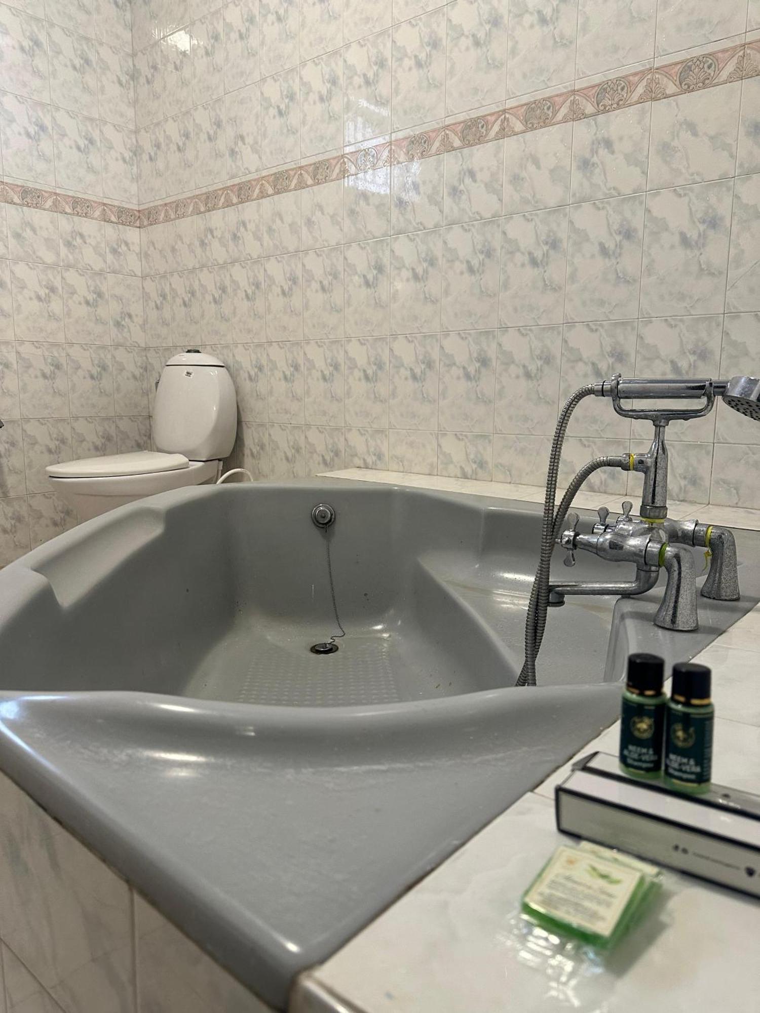 Hotel Brick Castle Chennai Zewnętrze zdjęcie