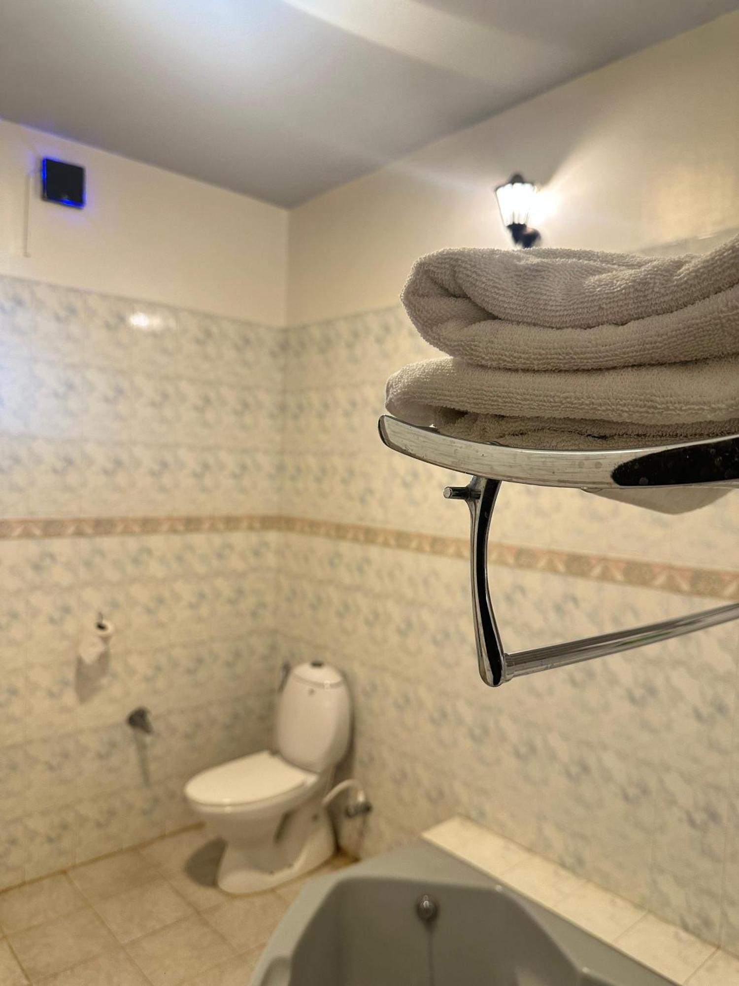Hotel Brick Castle Chennai Zewnętrze zdjęcie