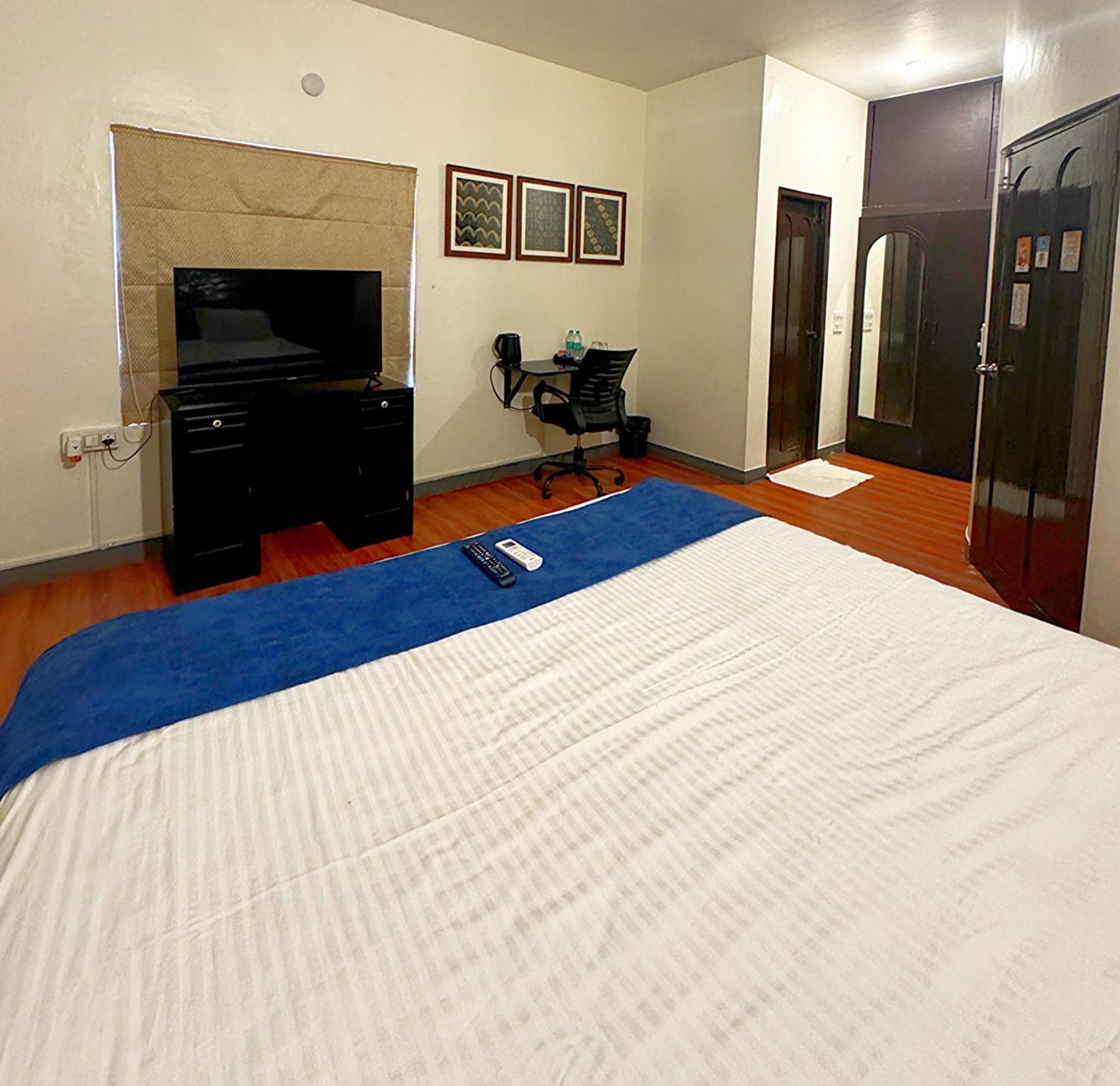 Hotel Brick Castle Chennai Zewnętrze zdjęcie